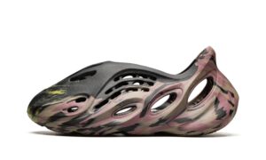 Yeezys FOAM RUNNER “MX Carbon”